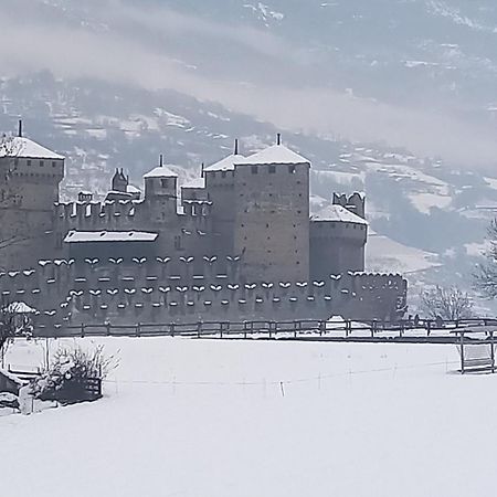 Vue Du Chateau Villa Fenis Exterior foto