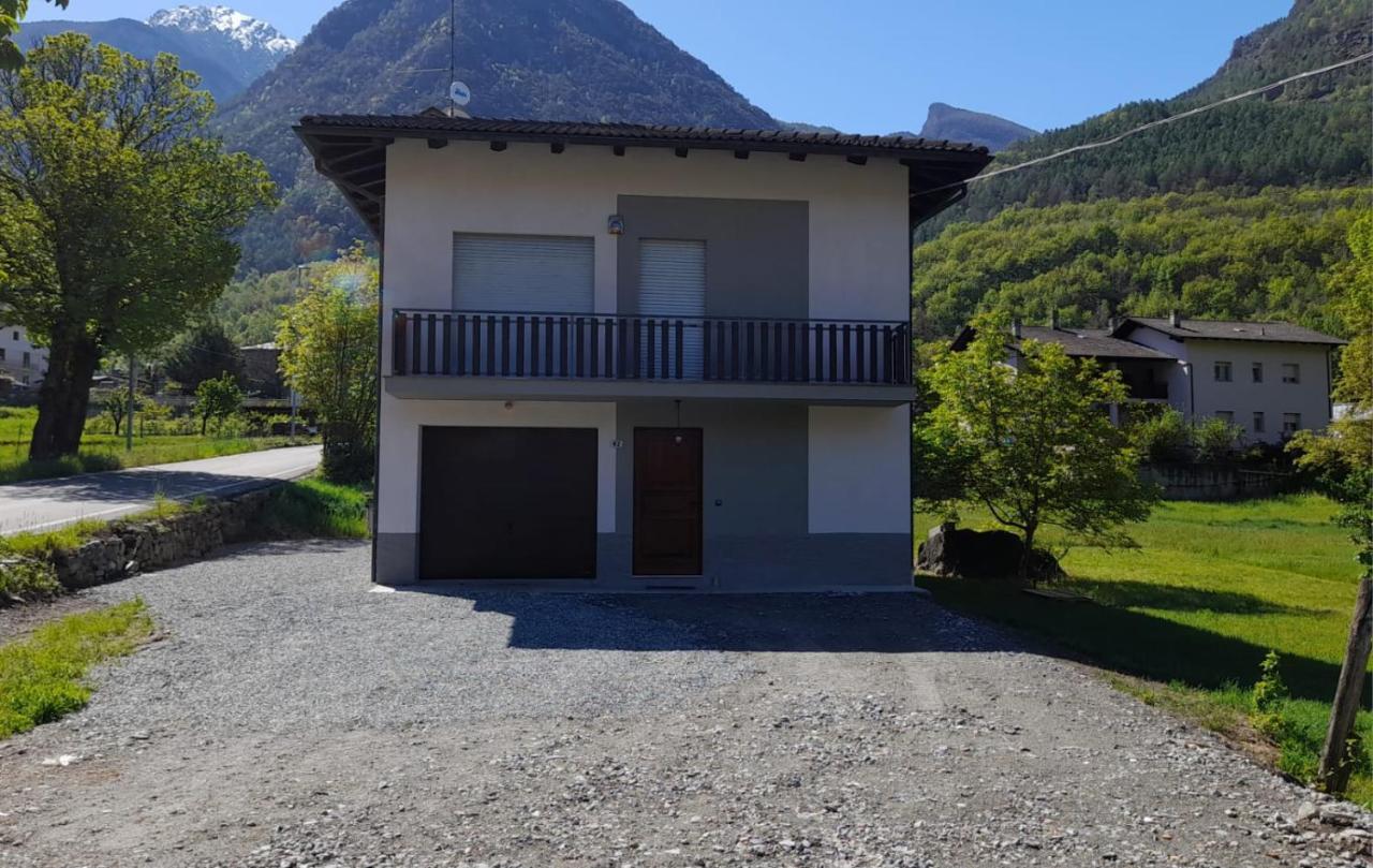 Vue Du Chateau Villa Fenis Exterior foto