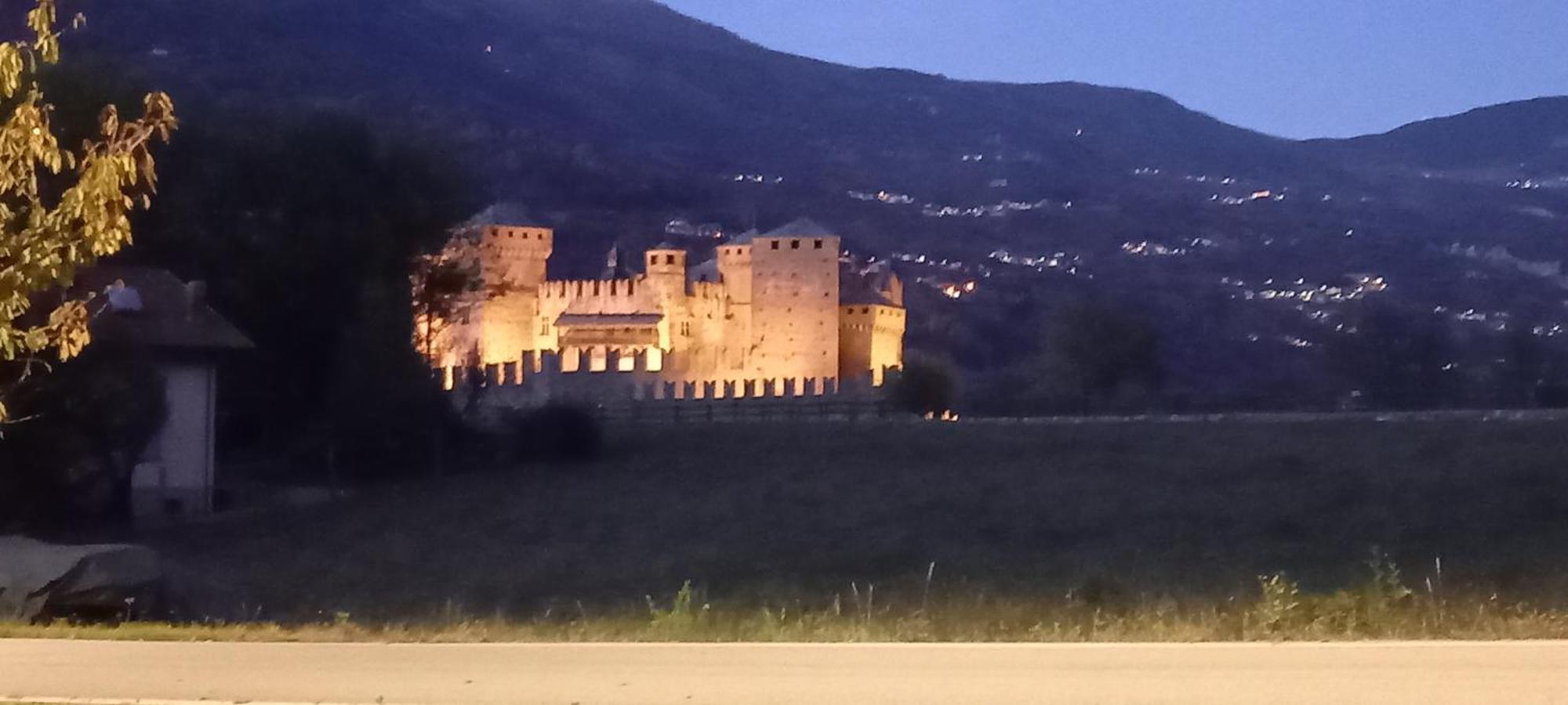 Vue Du Chateau Villa Fenis Exterior foto
